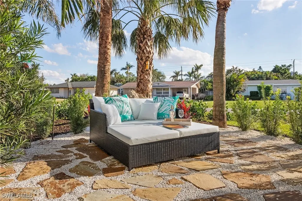 1075 Hilltop Drive Naples FL 34103