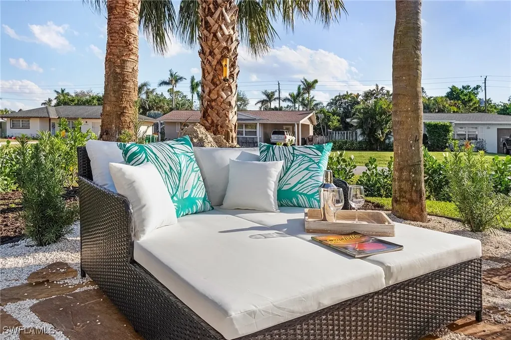 1075 Hilltop Drive Naples FL 34103