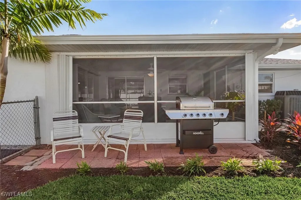 1075 Hilltop Drive Naples FL 34103