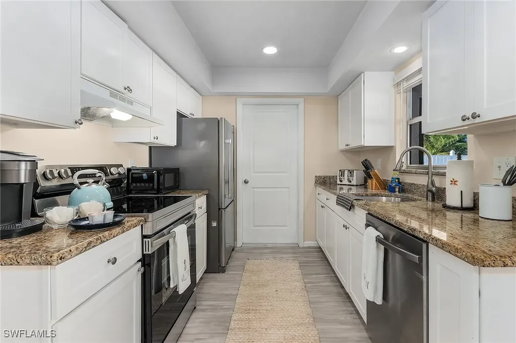 1075 Hilltop Drive Naples FL 34103