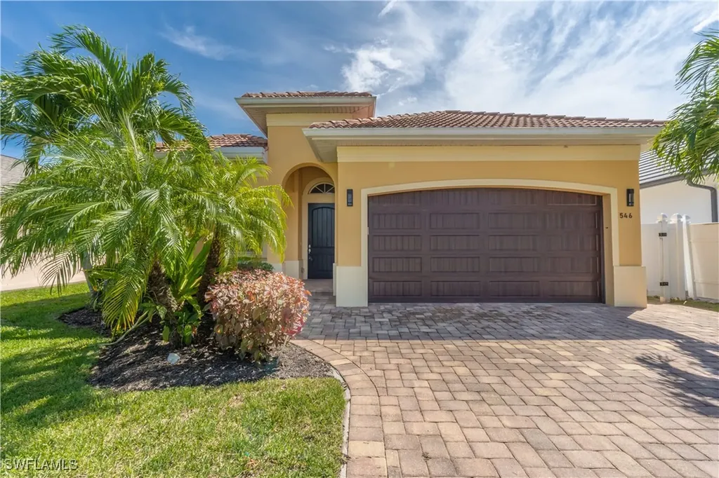 546 94th Avenue N Naples FL 34108