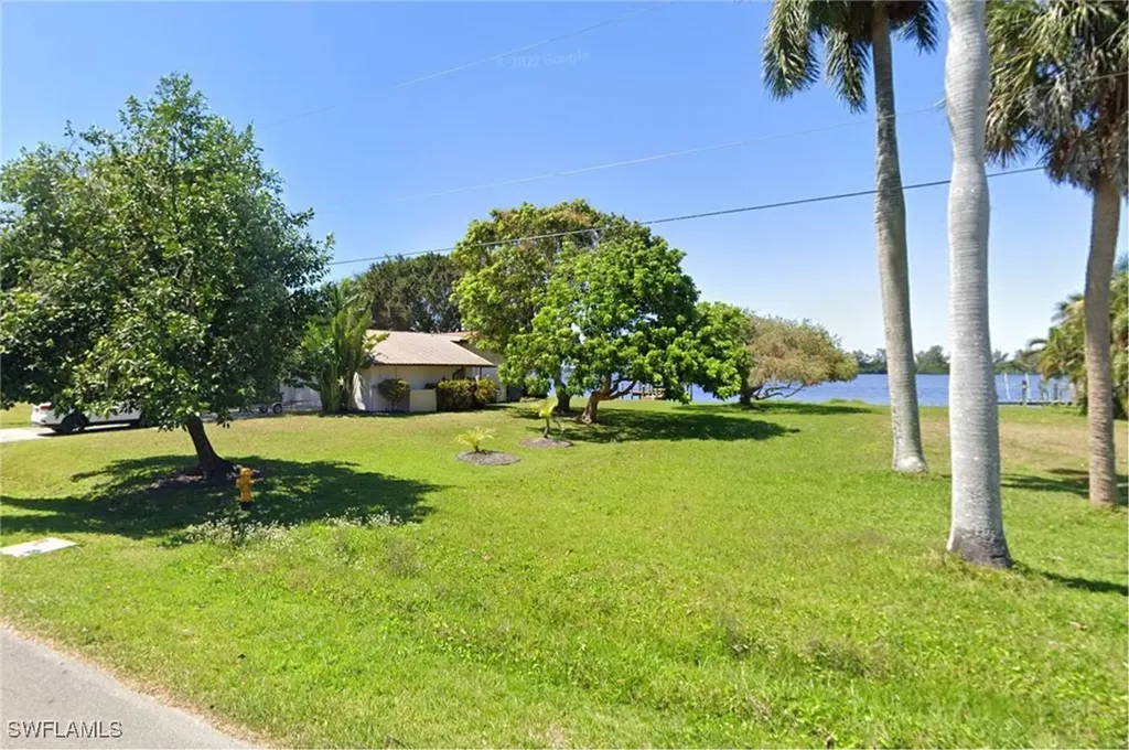 4537 E Riverside Drive Fort Myers FL 33905