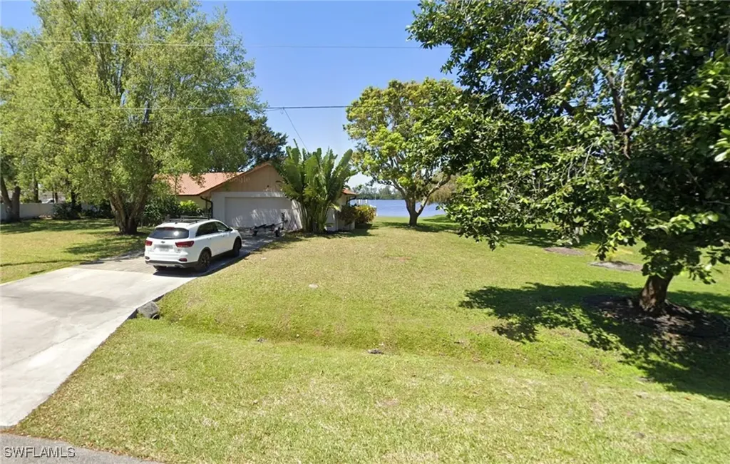 4537 E Riverside Drive Fort Myers FL 33905