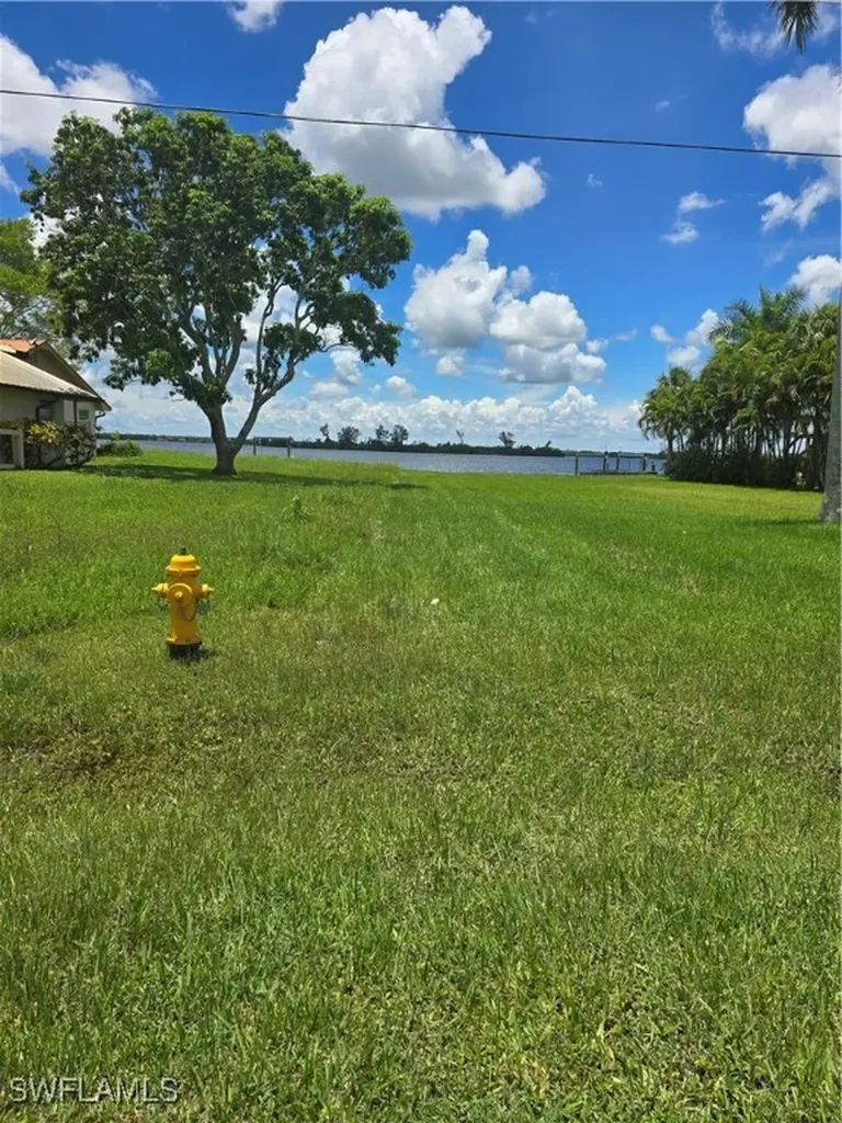4537 E Riverside Drive Fort Myers FL 33905