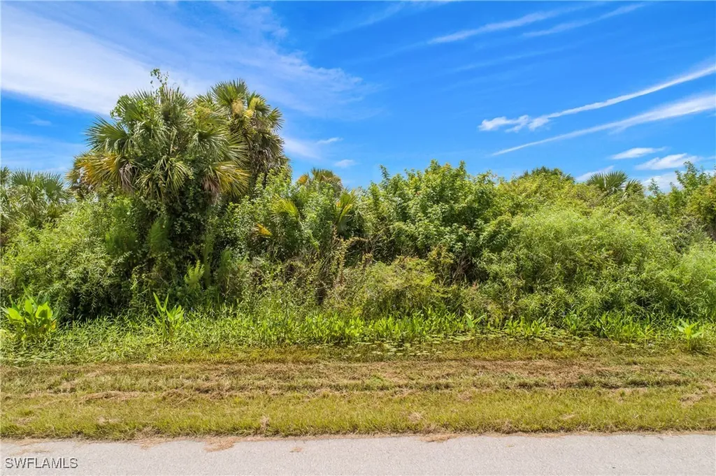 688 39th Avenue NW Naples FL 34120