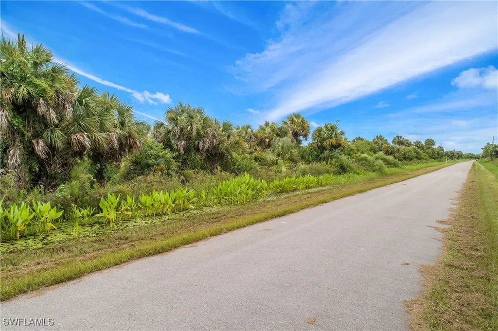 688 39th Avenue NW Naples FL 34120