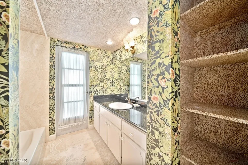 3908 SE 3rd Avenue Cape Coral FL 33904