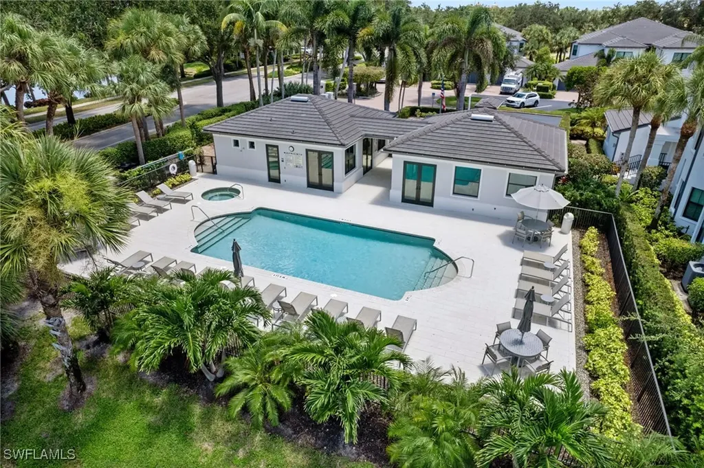2427 Ravenna Blvd, #101 Naples FL 34109