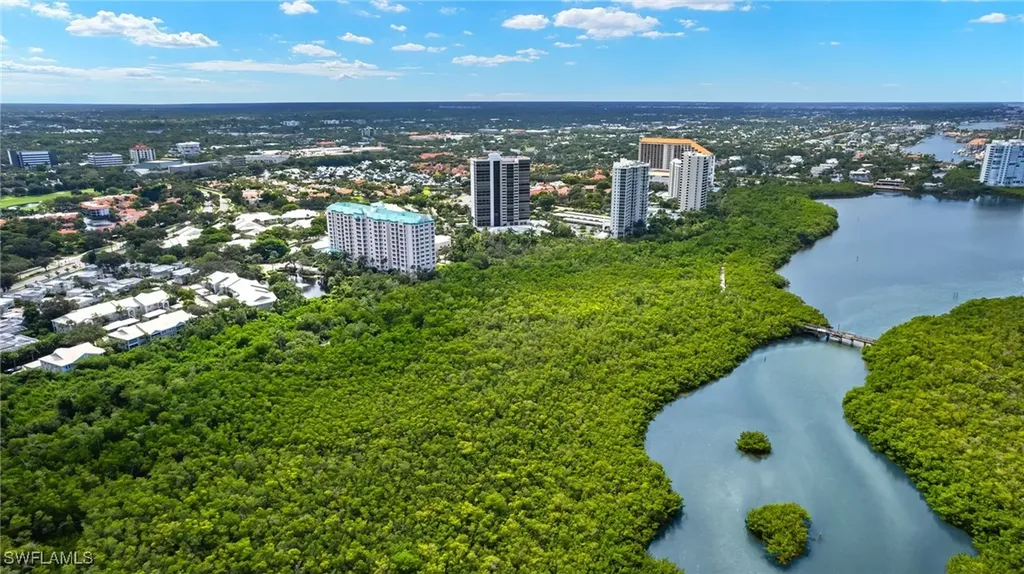5817 Glencove Drive Naples FL 34108