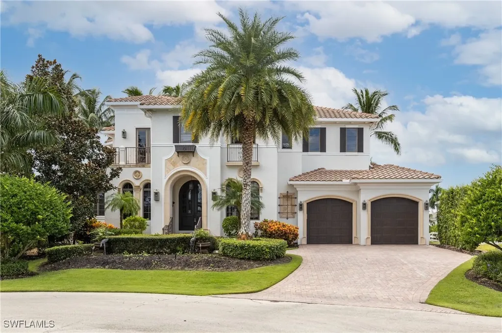 Naples FL, 1680 Dolphin Court