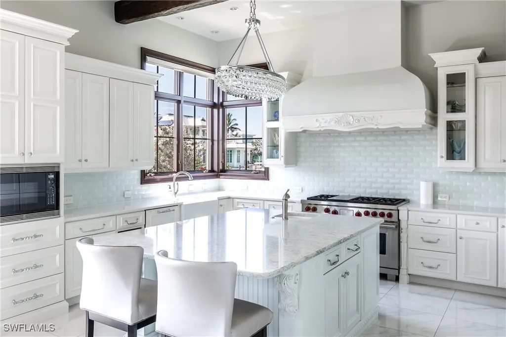 1680 Dolphin Court Naples FL 34102