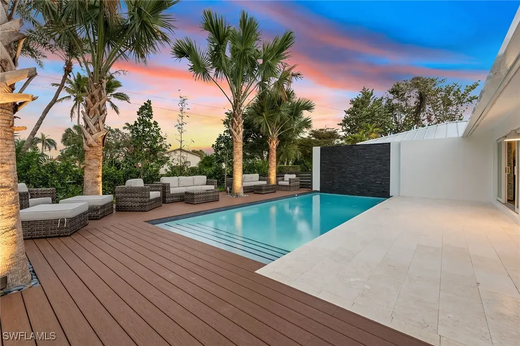 250 W Flamingo Circle Marco Island FL 34145