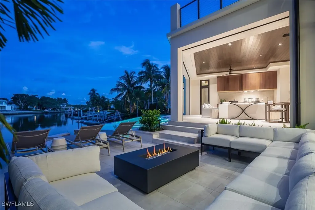 3131 Gin Lane Naples FL 34102