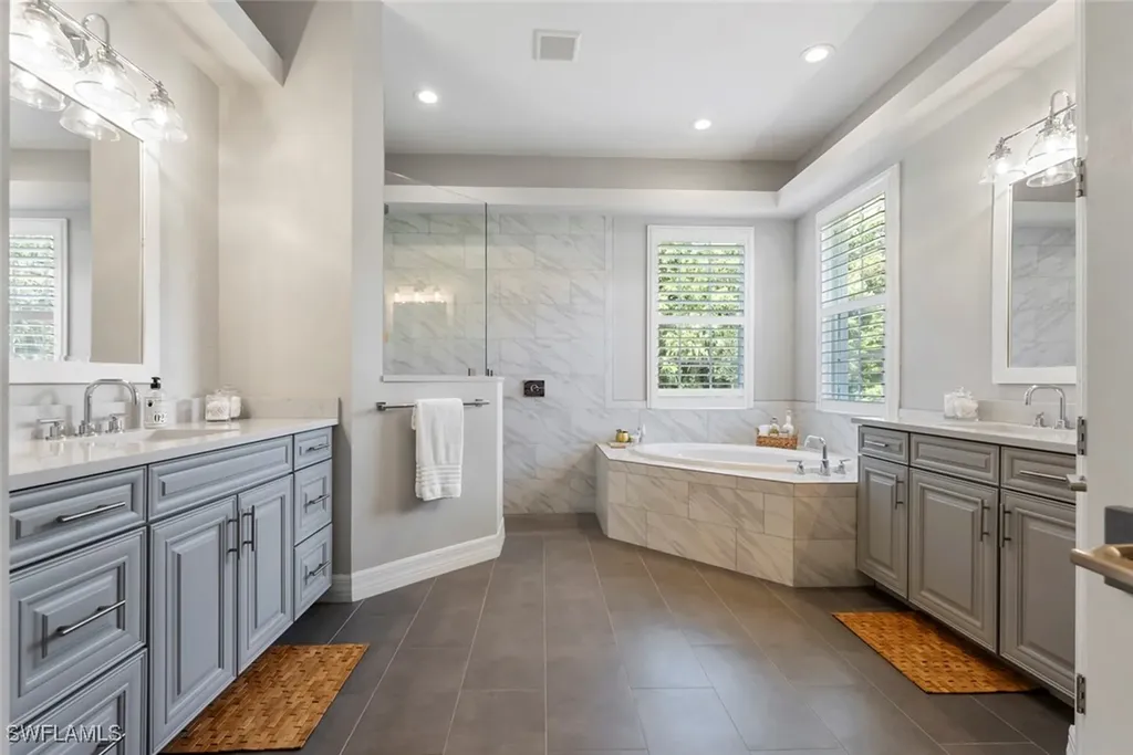 10034 Lions Bay Court Naples FL 34120