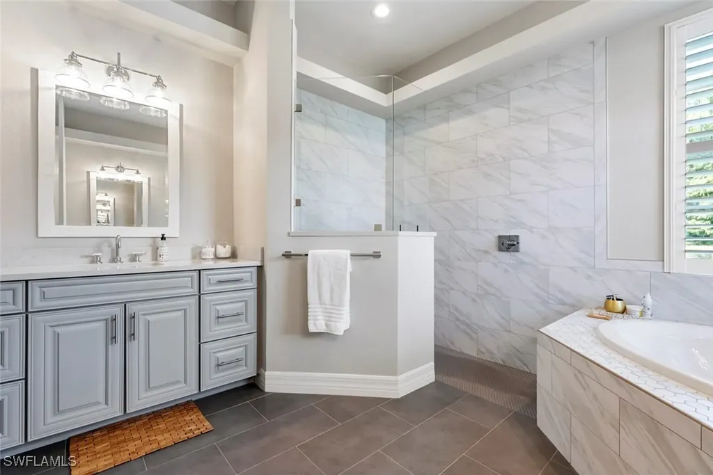 10034 Lions Bay Court Naples FL 34120