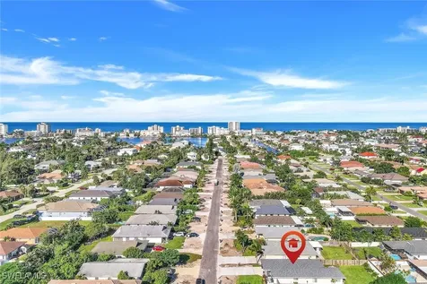 573 98TH Avenue N Naples FL 34108