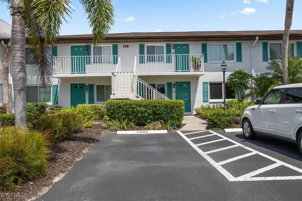 179 Penny Lane Naples FL 34112