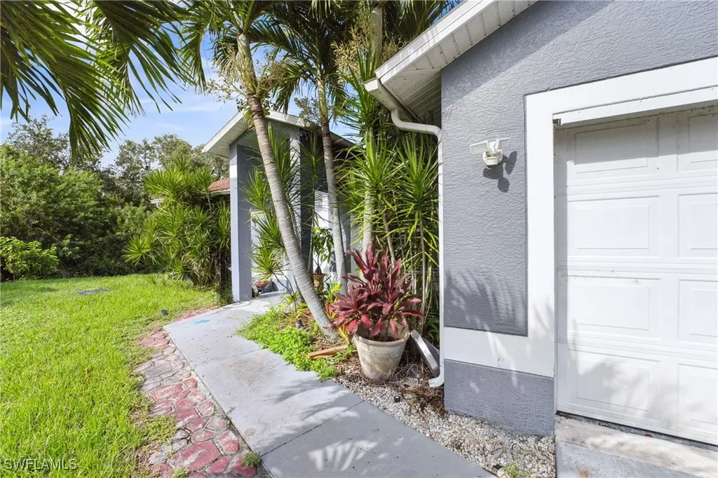 621 Magnolia Avenue Lehigh Acres FL 33972