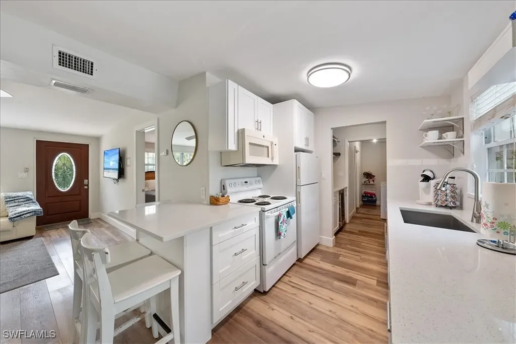 1280 Embassy Lane Naples FL 34104
