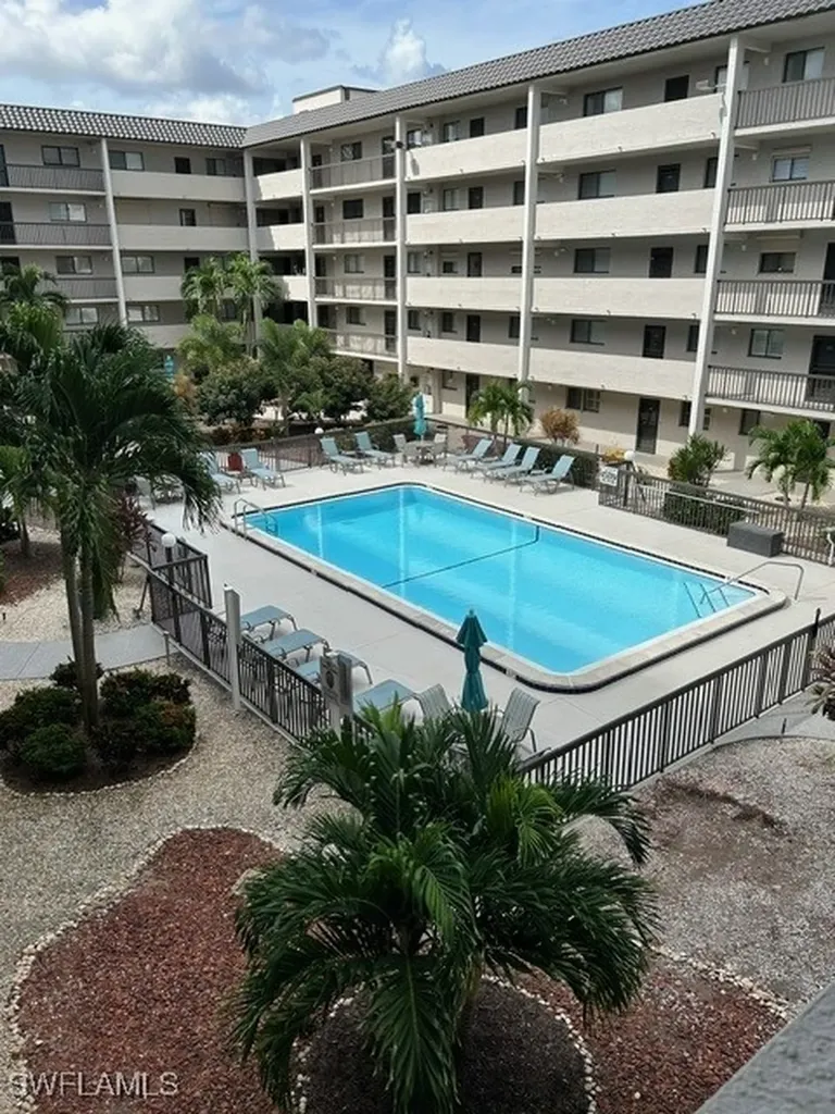 2121 Collier Avenue Fort Myers FL 33901