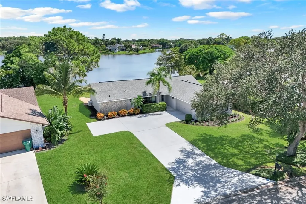 9694 Litchfield Lane Naples FL 34109