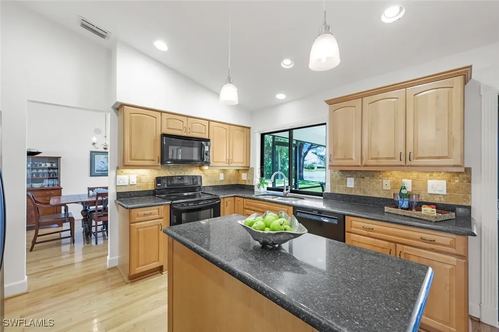 9694 Litchfield Lane Naples FL 34109