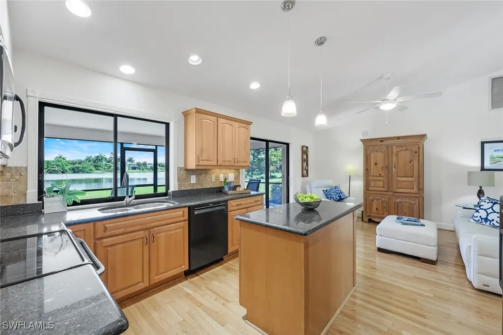 9694 Litchfield Lane Naples FL 34109