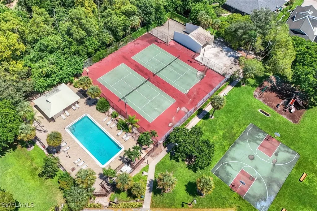 9694 Litchfield Lane Naples FL 34109