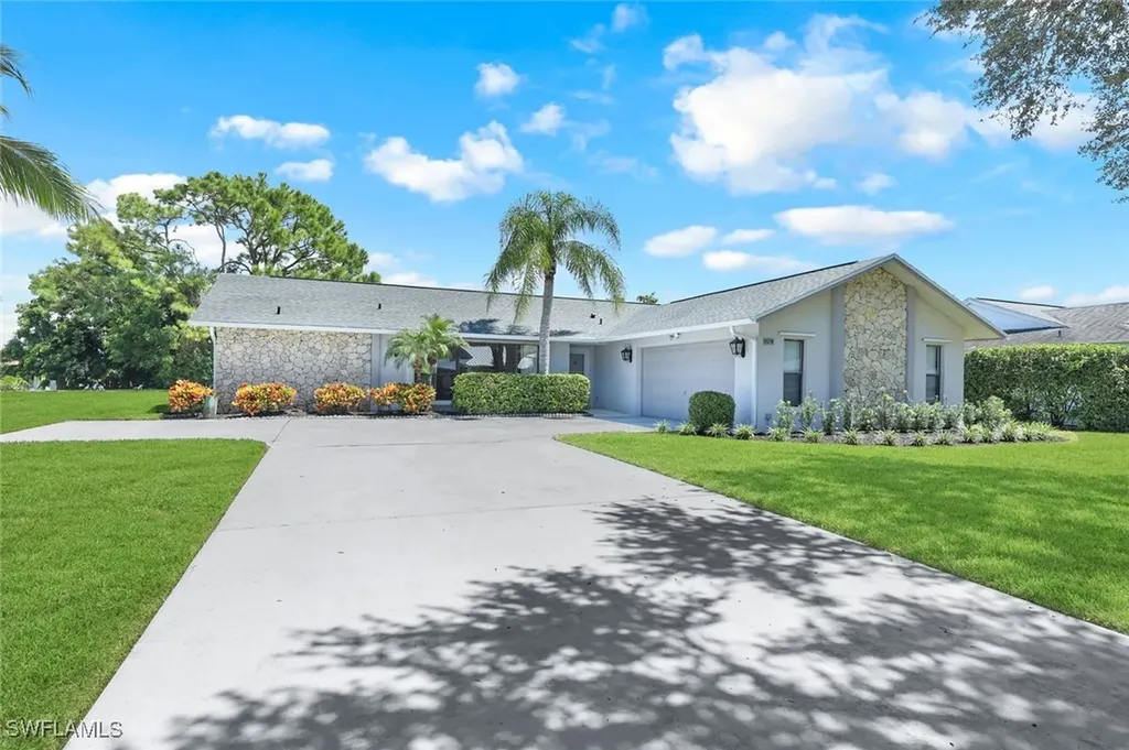 9694 Litchfield Lane Naples FL 34109
