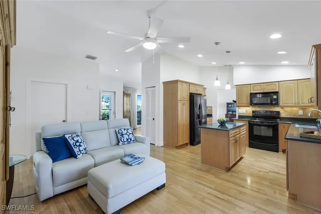 9694 Litchfield Lane Naples FL 34109
