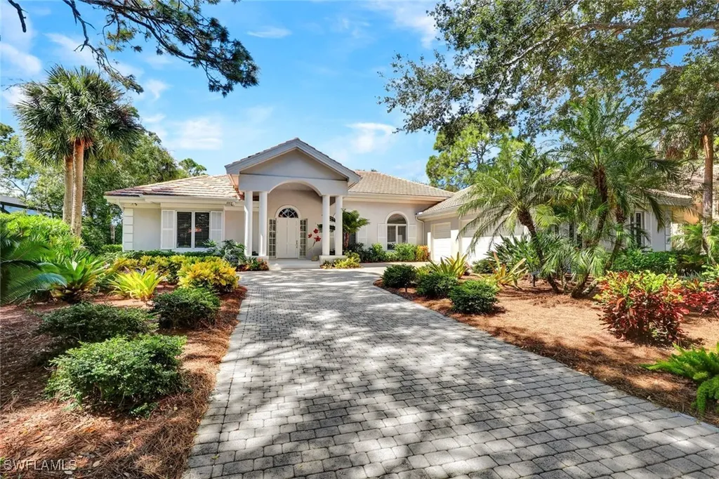 1004 Barcarmil Way Naples FL 34110