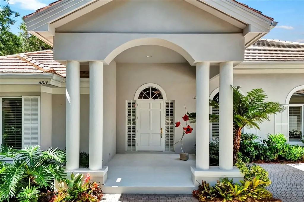 1004 Barcarmil Way Naples FL 34110