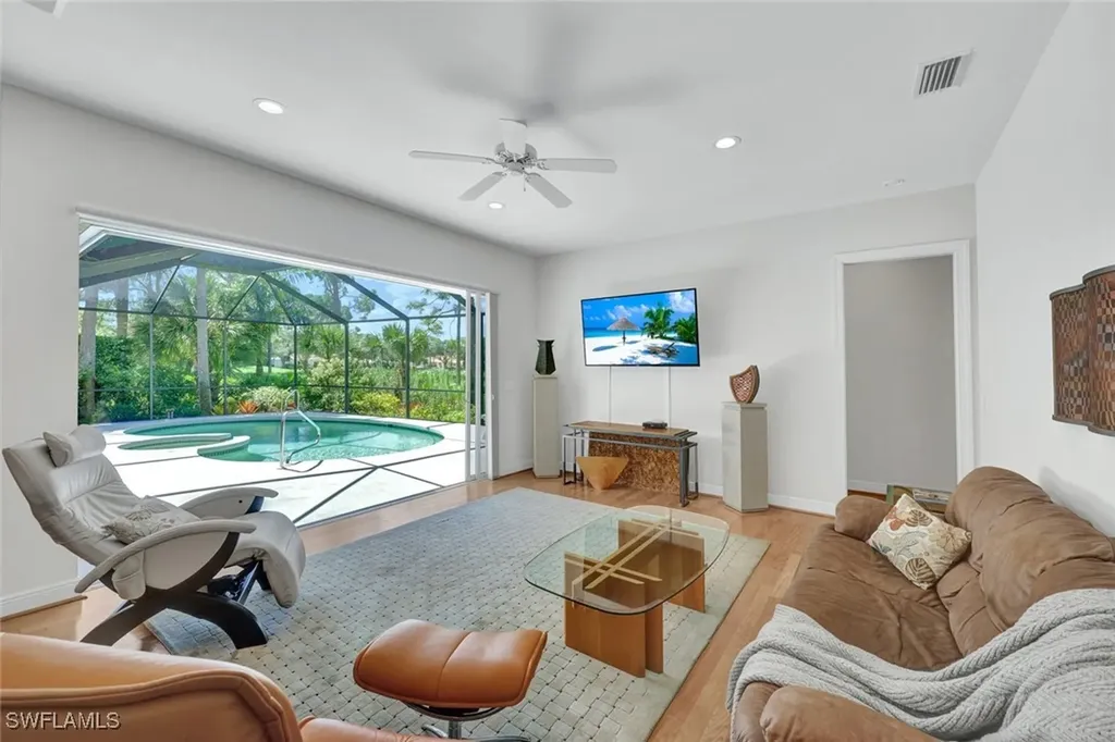 1004 Barcarmil Way Naples FL 34110