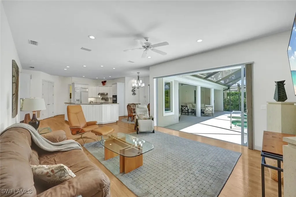 1004 Barcarmil Way Naples FL 34110