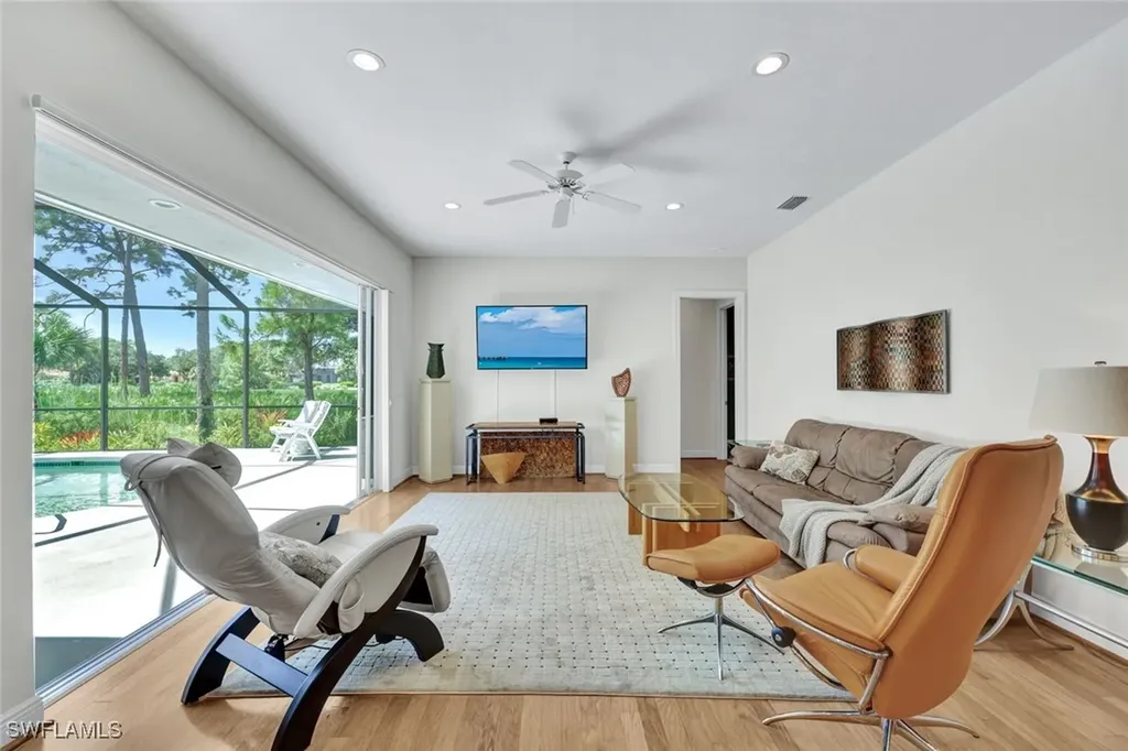 1004 Barcarmil Way Naples FL 34110