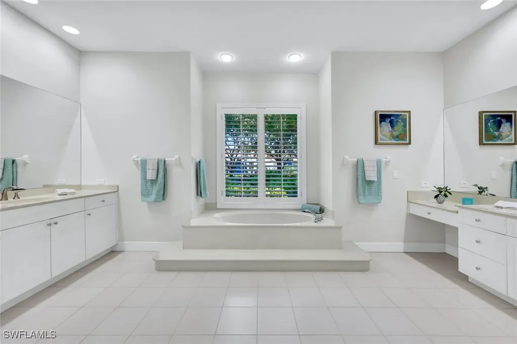 1004 Barcarmil Way Naples FL 34110
