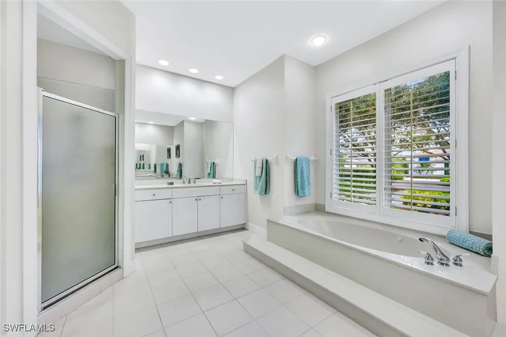 1004 Barcarmil Way Naples FL 34110