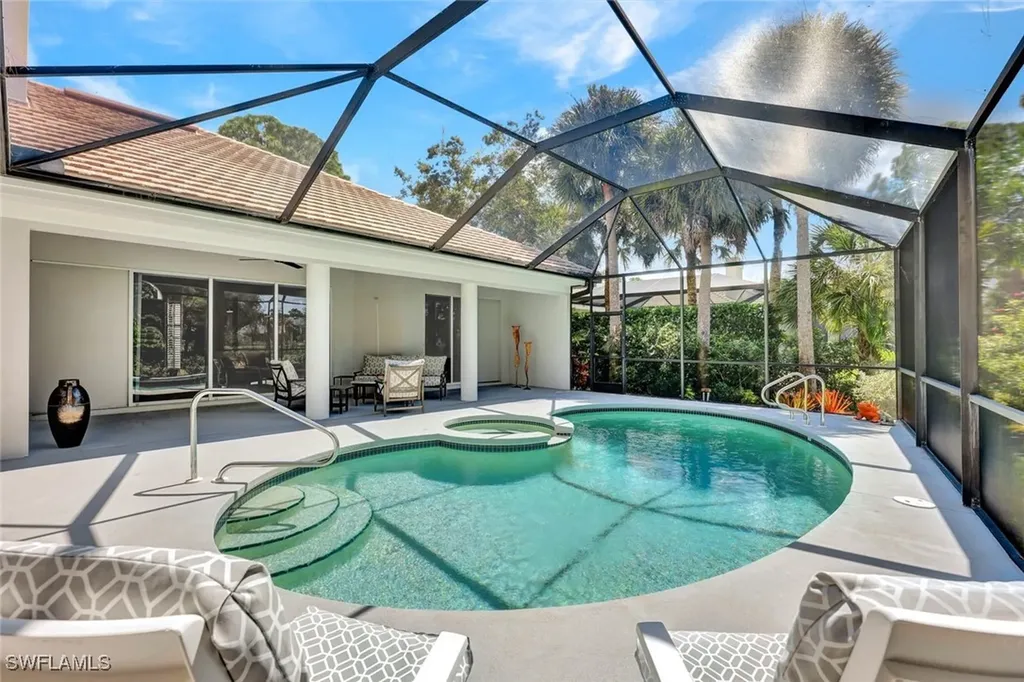 1004 Barcarmil Way Naples FL 34110