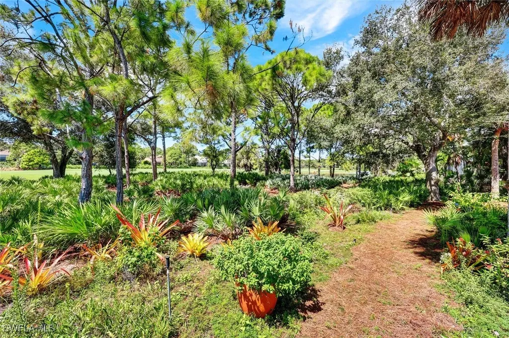1004 Barcarmil Way Naples FL 34110