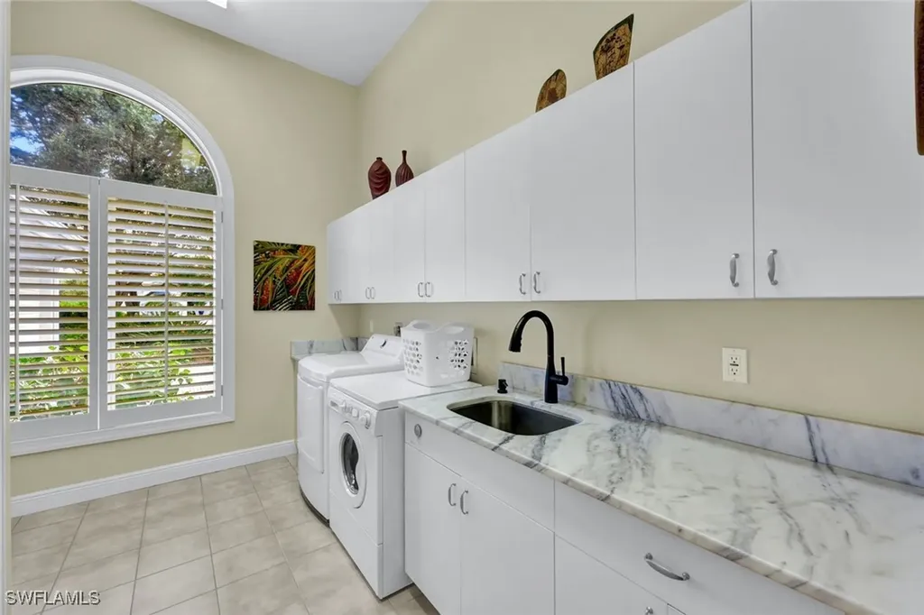 1004 Barcarmil Way Naples FL 34110