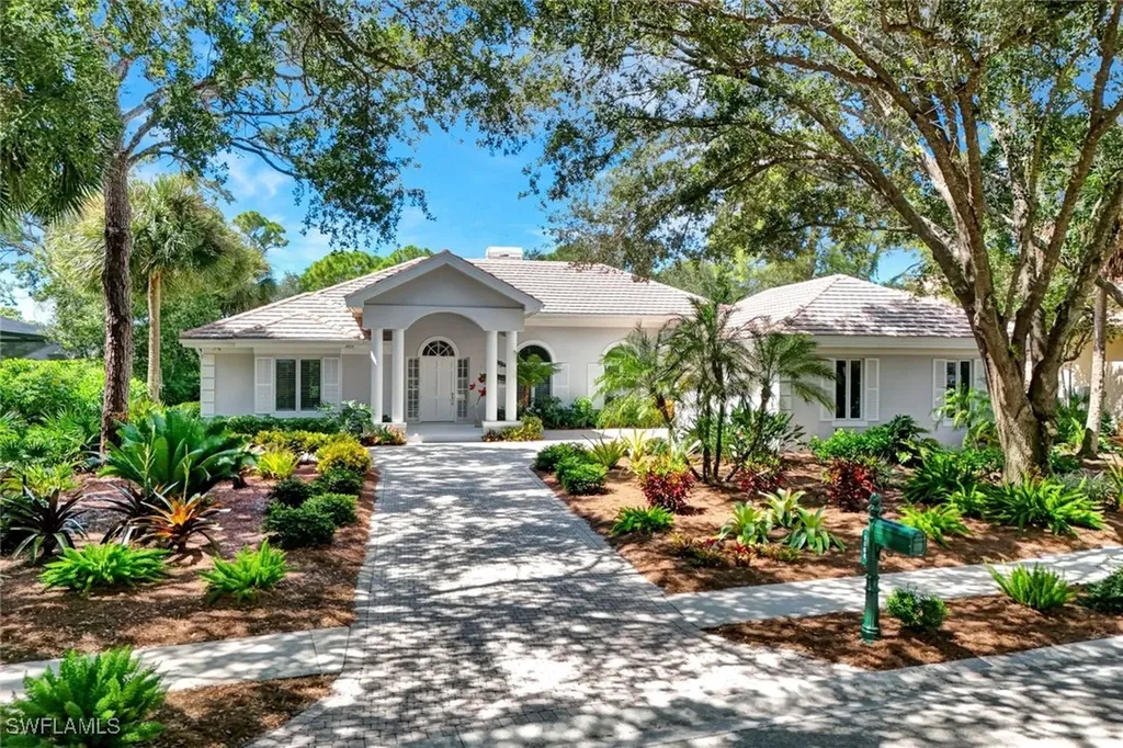 1004 Barcarmil Way Naples FL 34110