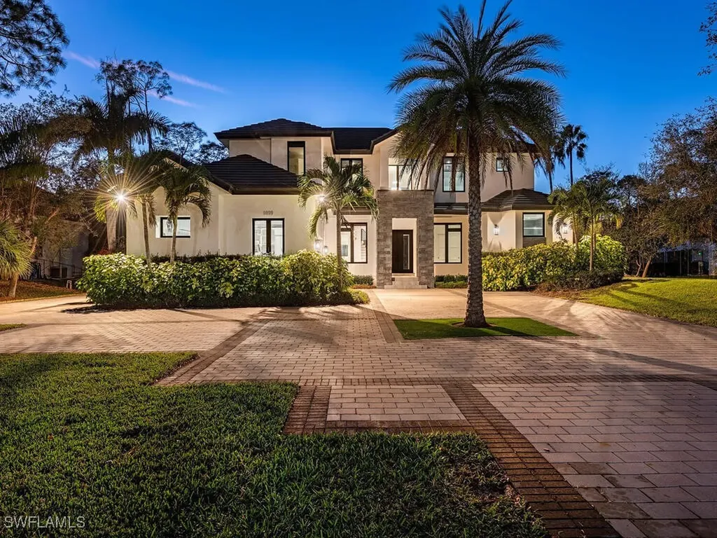 9099 The Lane Naples FL 34109