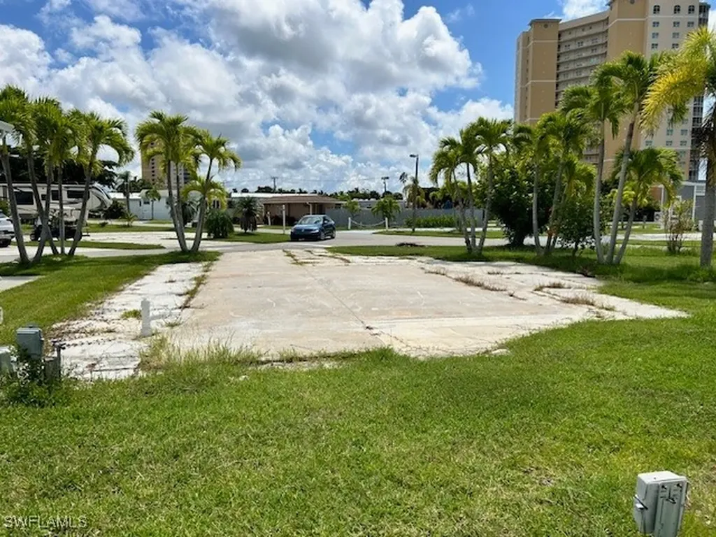 19681 Summerlin Road U-681 Fort Myers FL 33908