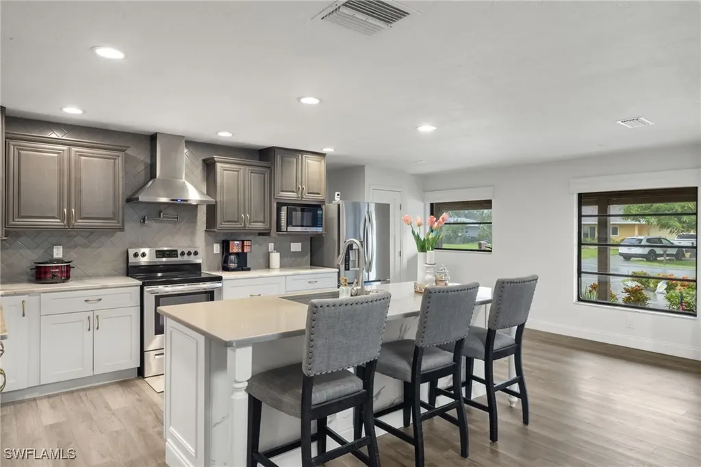 5811 SW 1st Place Cape Coral FL 33914