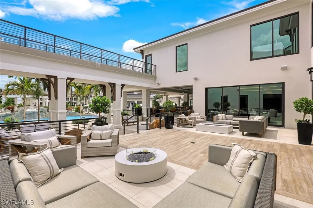 295 Grande Way Naples FL 34110