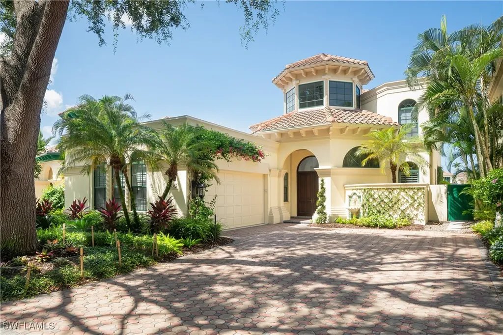 7935 Vizcaya Way Naples FL 34108
