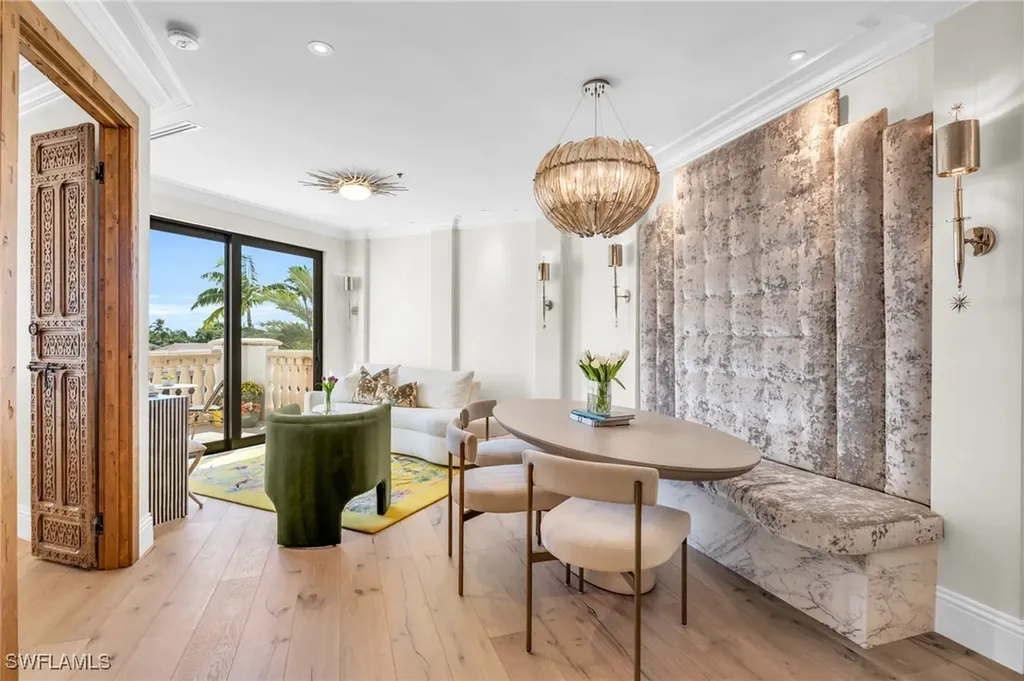 Naples FL, 365 5th Avenue S, Unit 304