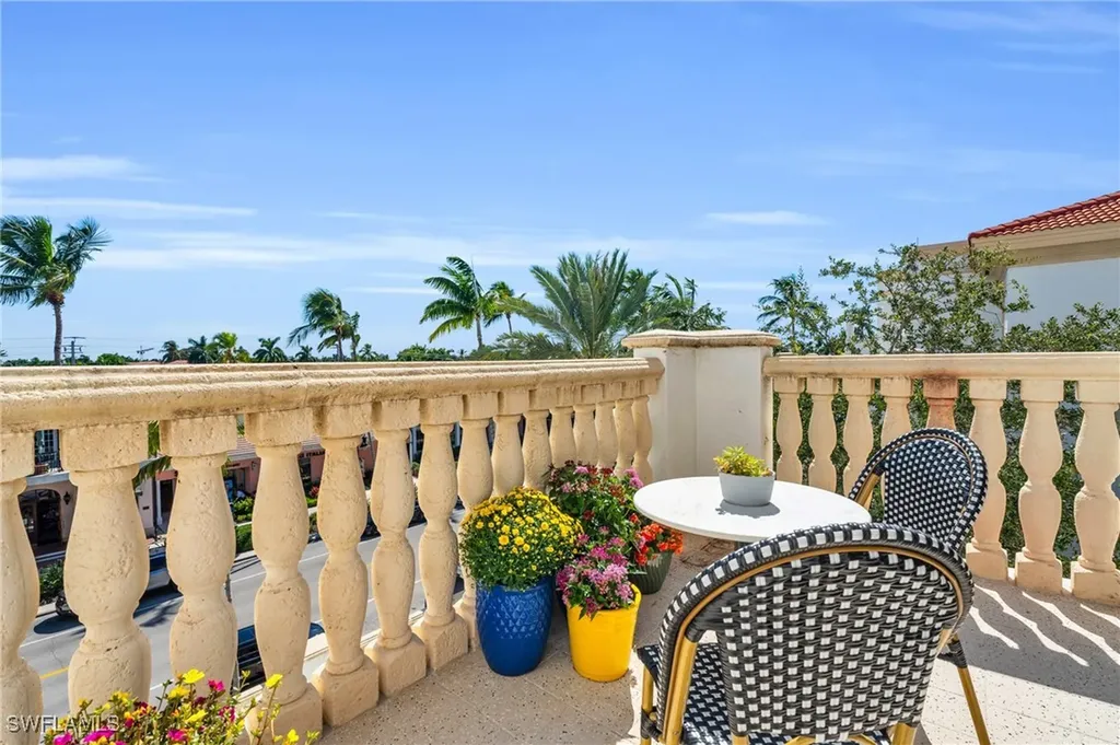 365 5th Avenue S Naples FL 34102