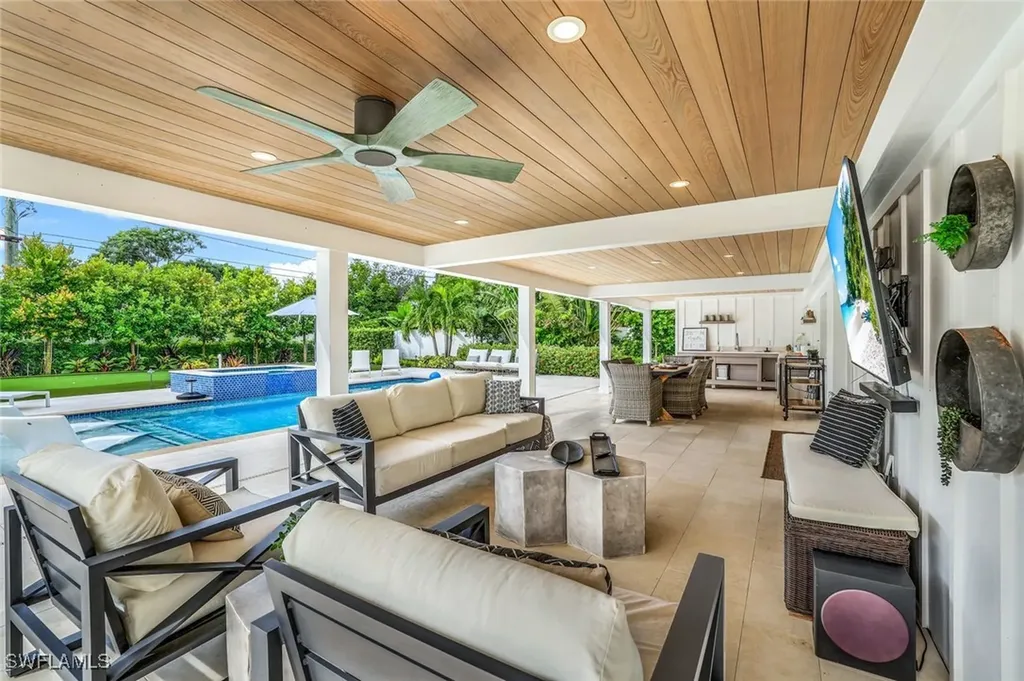 720 102nd Avenue N Naples FL 34108