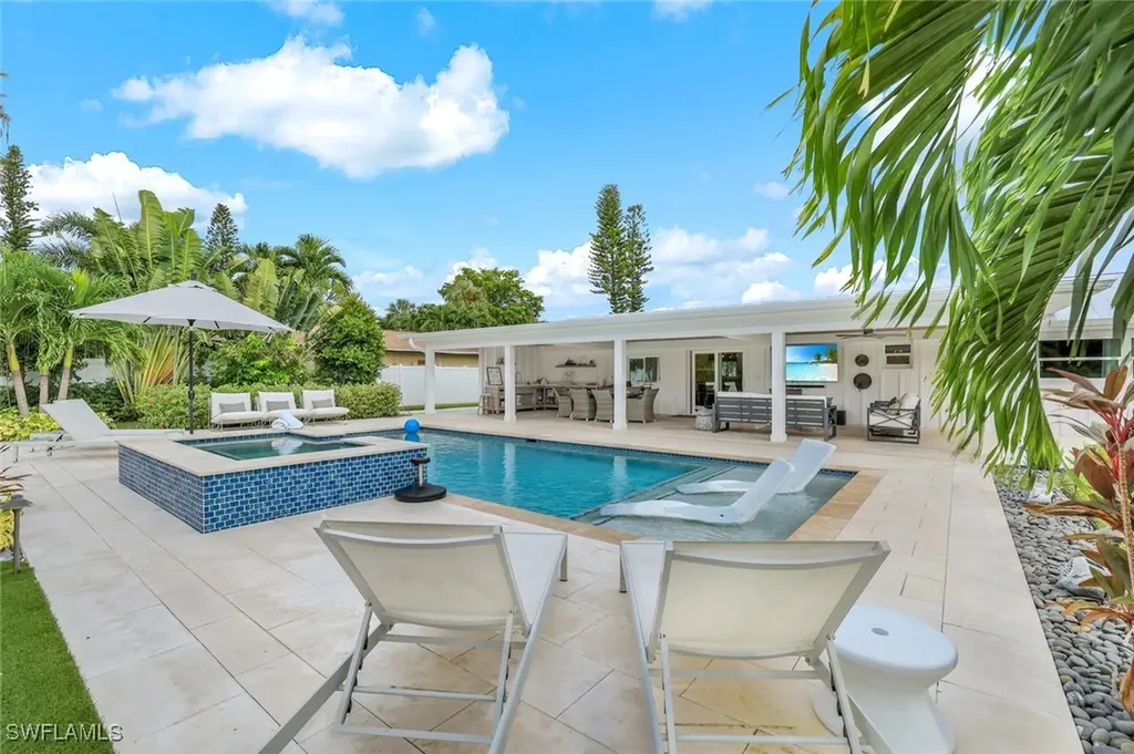 720 102nd Avenue N Naples FL 34108